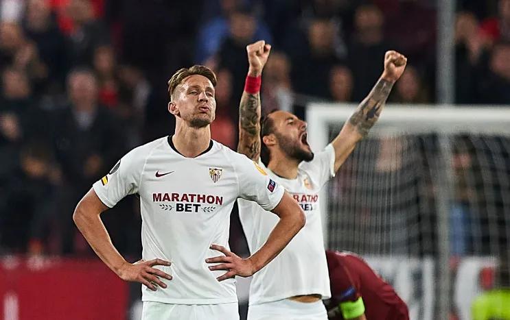 金年会官网入口-今晚阿贾克斯调整名单以备葡超，官宣签约环节打磨，管理层满意，心理建设被强调(西甲换人名额增加到五个)